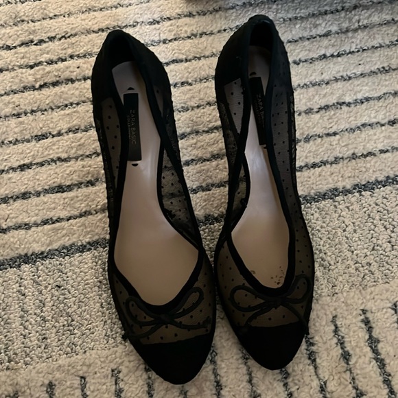 Like new Zara mesh dot and cap toe with bow, black heels 39 - Picture 2 of 5